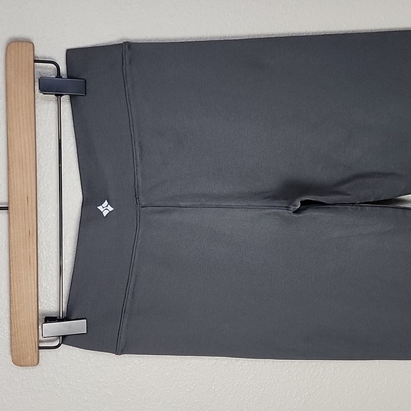 NUX Fitness Gray V Flared Leggings - Picture 7 of 8